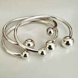 NWT SILVER Balance Healing Bracelet
